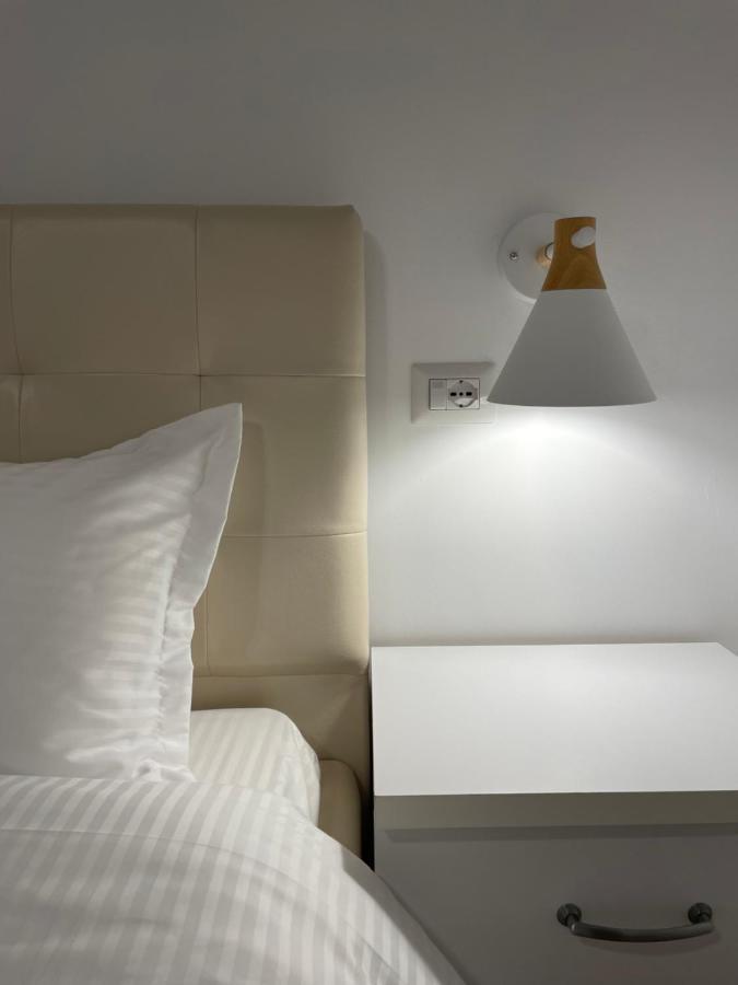 Proper Apartment 1 Тирана Екстериор снимка